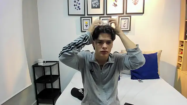 Snapshot of BenitoSaenz chatting on September 28, 2025, 12:01 pm BenitoSaenz online show from September 28, 2025, 12:01 pm