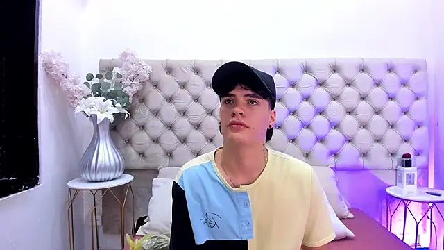 Snapshot of BenitoSaenz chatting on October 21, 2025, 3:39 am BenitoSaenz online show from October 21, 2025, 3:39 am