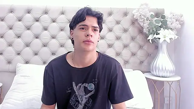 Snapshot of BenitoSaenz chatting on September 21, 2025, 12:32 pm BenitoSaenz online show from September 21, 2025, 12:32 pm