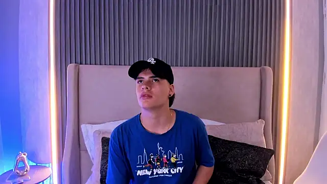 Snapshot of BenitoSaenz chatting on October 19, 2025, 3:53 am BenitoSaenz online show from October 19, 2025, 3:53 am