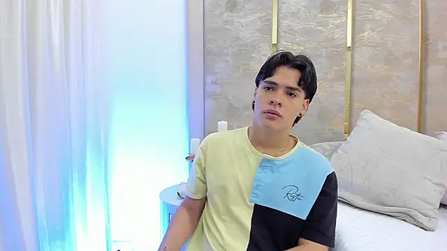 Snapshot of BenitoSaenz chatting on October 3, 2025, 12:06 pm BenitoSaenz online show from October 3, 2025, 12:06 pm