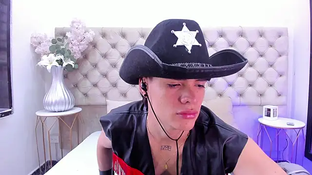 Snapshot of BenitoSaenz chatting on October 31, 2025, 12:13 pm BenitoSaenz online show from October 31, 2025, 12:13 pm