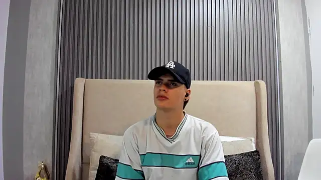 Snapshot of BenitoSaenz chatting on October 18, 2025, 3:52 am BenitoSaenz online show from October 18, 2025, 3:52 am