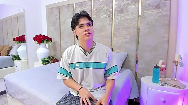 BenitoSaenz online show from December 20, 2025, 12:08 pm