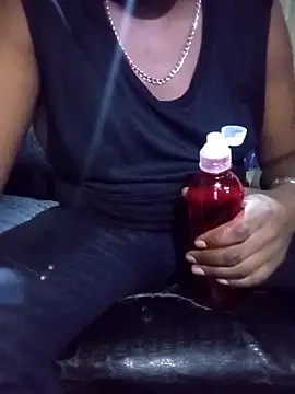 Snapshot of OnlyMoneyIwanT chatting on February 25, 2026, 1:44 pm OnlyMoneyIwanT online show from February 25, 2026, 1:44 pm