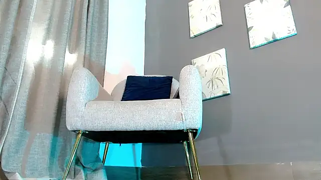 Snapshot of emily_ox0 chatting on February 7, 2026, 8:17 pm emily ox0 online show from February 7, 2026, 8:17 pm