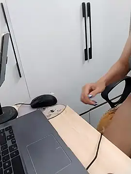 Mina luna online show from September 30, 2025, 1:28 pm