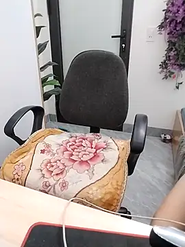 Mina luna online show from October 13, 2025, 9:11 am