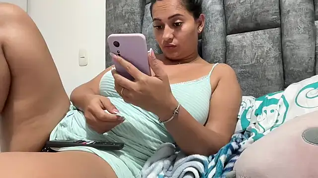 Snapshot of Sophia_copper chatting on October 11, 2025, 4:35 am Sophia copper online show from October 11, 2025, 4:35 am