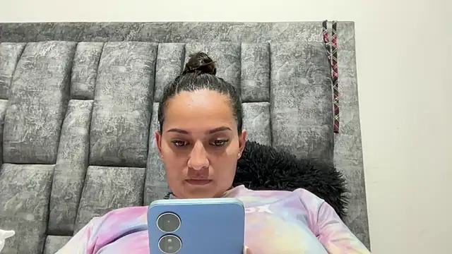 Snapshot of Sophia_copper chatting on October 3, 2025, 3:52 am Sophia copper online show from October 3, 2025, 3:52 am