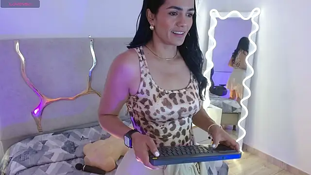 Rosalind tay online show from November 1, 2025, 5:18 pm