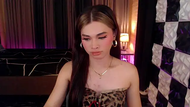 Snapshot of BigCockMaxineTS chatting on November 3, 2025, 8:12 pm BigCockMaxineTS online show from November 3, 2025, 8:12 pm