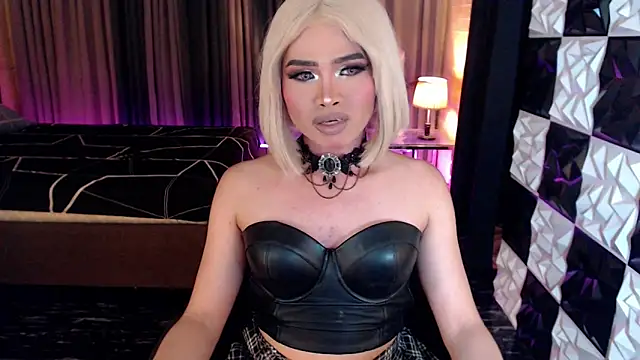 Snapshot of BigCockMaxineTS chatting on October 27, 2025, 5:36 pm BigCockMaxineTS online show from October 27, 2025, 5:36 pm