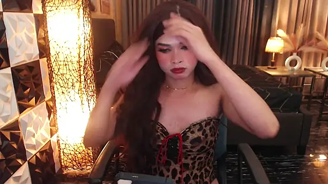 Snapshot of BigCockMaxineTS chatting on October 1, 2025, 8:19 am BigCockMaxineTS online show from October 1, 2025, 8:19 am