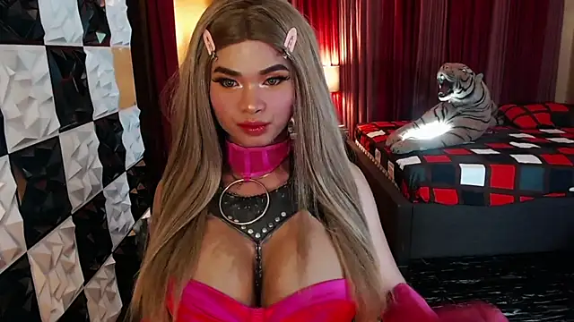 Snapshot of BigCockMaxineTS chatting on October 9, 2025, 2:01 am BigCockMaxineTS online show from October 9, 2025, 2:01 am