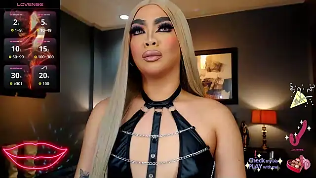 Snapshot of FridaHumphrey chatting on October 23, 2025, 5:22 pm FridaHumphrey online show from October 23, 2025, 5:22 pm