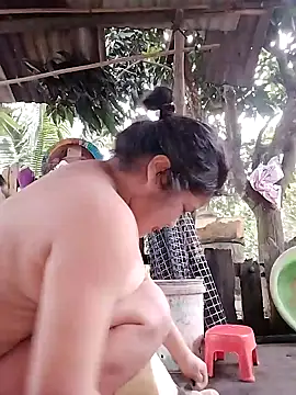 Snapshot of BigBoobs186 chatting on October 12, 2025, 10:16 am BigBoobs186 online show from October 12, 2025, 10:16 am