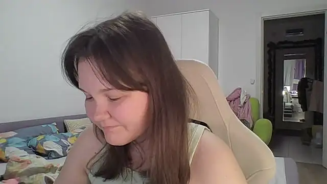 Snapshot of Qaynii chatting on November 7, 2025, 2:32 pm Qaynii online show from November 7, 2025, 2:32 pm