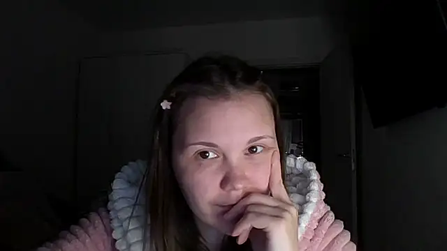 Snapshot of Qaynii chatting on November 3, 2025, 2:20 pm Qaynii online show from November 3, 2025, 2:20 pm