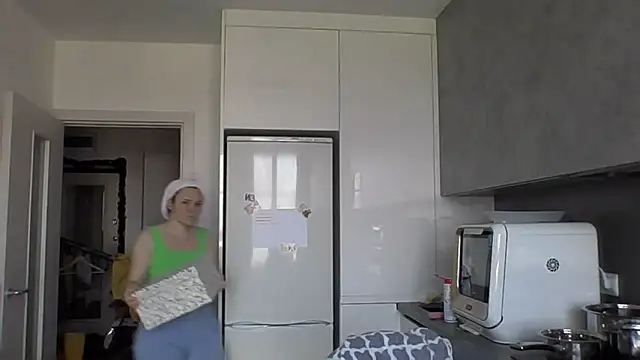 Snapshot of Qaynii chatting on November 1, 2025, 9:47 am Qaynii online show from November 1, 2025, 9:47 am