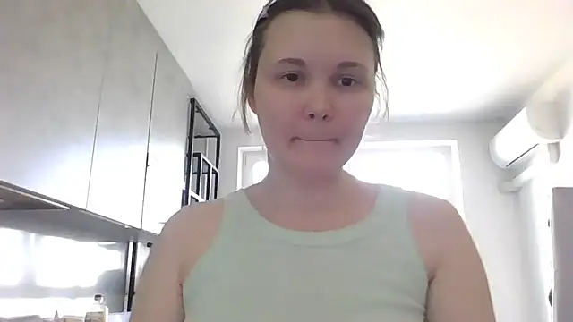 Snapshot of Qaynii chatting on November 8, 2025, 9:24 am Qaynii online show from November 8, 2025, 9:24 am