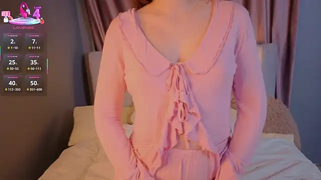 Snapshot of BeatrixCarIeton chatting on October 1, 2025, 7:18 pm BeatrixCarIeton online show from October 1, 2025, 7:18 pm