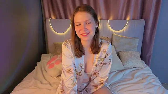 Snapshot of BeatrixCarIeton chatting on September 17, 2025, 6:43 pm BeatrixCarIeton online show from September 17, 2025, 6:43 pm