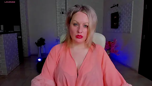 MariemLui online show from November 11, 2025, 9:31 pm