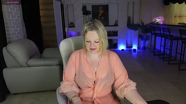 MariemLui online show from July 6, 2026, 2:24 pm