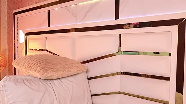 Snapshot of ambar_rosse25 chatting on September 30, 2025, 12:00 pm ambar rosse25 online show from September 30, 2025, 12:00 pm