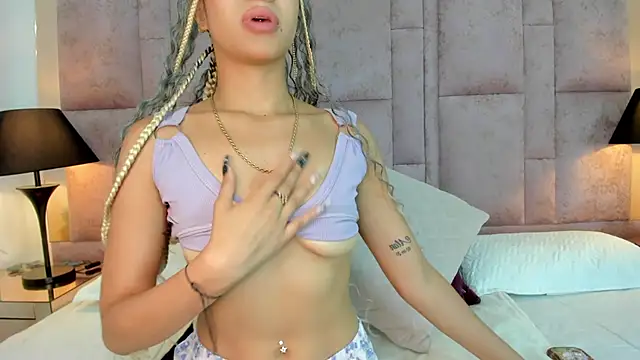 JenniferHills online show from September 22, 2025, 2:17 am