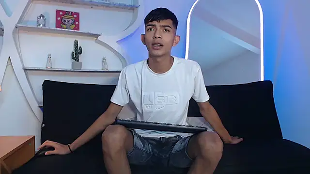 Snapshot of PRETTY_SEX1 chatting on October 3, 2025, 1:23 pm PRETTY SEX1 online show from October 3, 2025, 1:23 pm