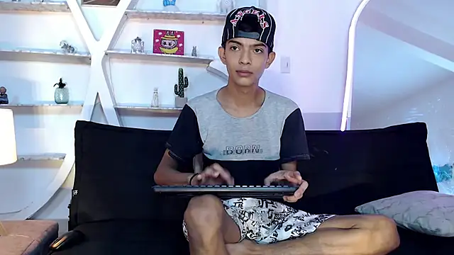 Snapshot of PRETTY_SEX1 chatting on October 27, 2025, 1:12 pm PRETTY SEX1 online show from October 27, 2025, 1:12 pm