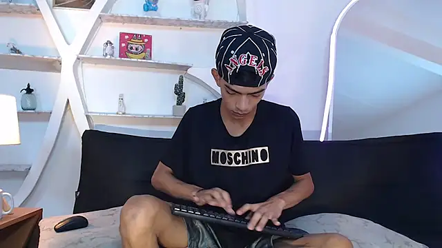 Snapshot of PRETTY_SEX1 chatting on October 14, 2025, 1:34 pm PRETTY SEX1 online show from October 14, 2025, 1:34 pm