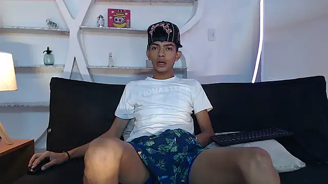 Snapshot of PRETTY_SEX1 chatting on October 17, 2025, 1:24 pm PRETTY SEX1 online show from October 17, 2025, 1:24 pm