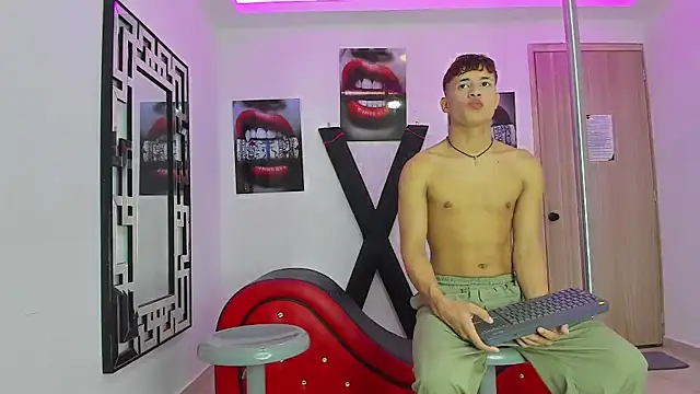 RED EMPIRE online show from September 26, 2025, 1:29 pm