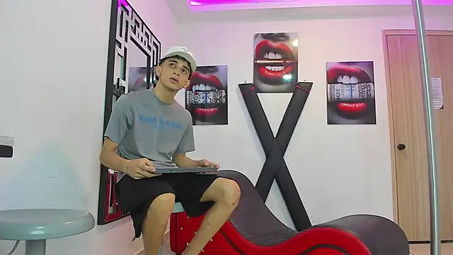 RED EMPIRE online show from September 14, 2025, 1:33 pm