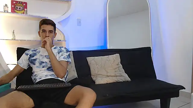 RED EMPIRE online show from October 19, 2025, 1:41 am