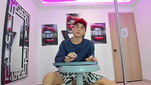 RED EMPIRE online show from September 22, 2025, 1:39 pm