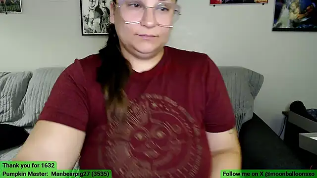 Snapshot of MoonBalloons chatting on October 12, 2025, 2:24 am MoonBalloons online show from October 12, 2025, 2:24 am