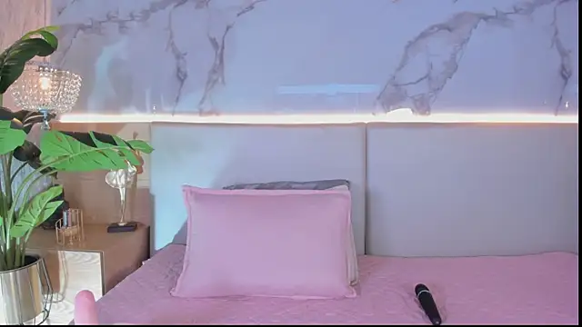 ValSmith  online show from April 13, 2026, 4:27 am