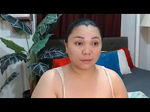 Snapshot of MarielRose143 chatting on September 17, 2025, 5:53 am MarielRose143 online show from September 17, 2025, 5:53 am