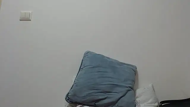 Snapshot of Maryem637048 chatting on January 6, 2026, 2:43 pm Maryem637048 online show from January 6, 2026, 2:43 pm