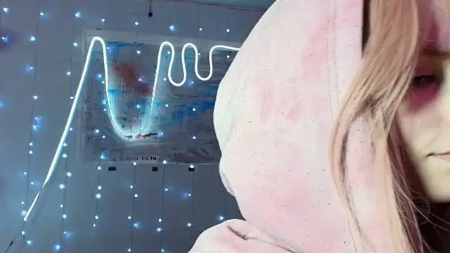 Snapshot of PieraMarch chatting on October 3, 2025, 6:09 pm PieraMarch online show from October 3, 2025, 6:09 pm