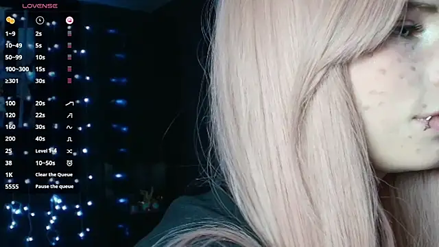 Snapshot of PieraMarch chatting on November 7, 2025, 7:40 pm PieraMarch online show from November 7, 2025, 7:40 pm