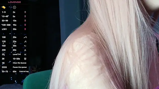 Snapshot of PieraMarch chatting on October 31, 2025, 5:20 pm PieraMarch online show from October 31, 2025, 5:20 pm