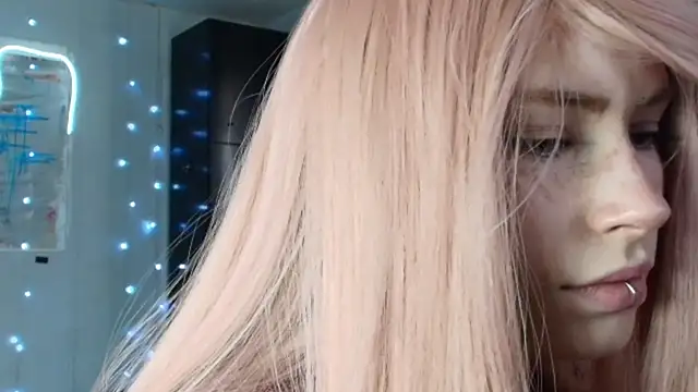 Snapshot of PieraMarch chatting on October 5, 2025, 9:22 am PieraMarch online show from October 5, 2025, 9:22 am