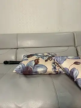 Meii-meyy online show from November 4, 2025, 6:39 am