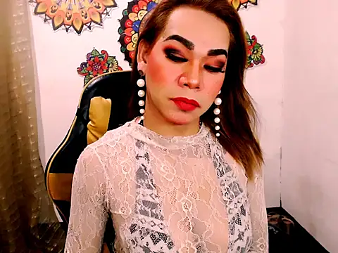 Snapshot of xxMistressWildKimxx chatting on October 25, 2025, 2:33 am xxMistressWildKimxx online show from October 25, 2025, 2:33 am