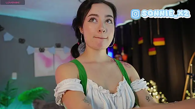 Snapshot of Sonnie_mami chatting on October 3, 2025, 1:45 pm Sonnie mami online show from October 3, 2025, 1:45 pm